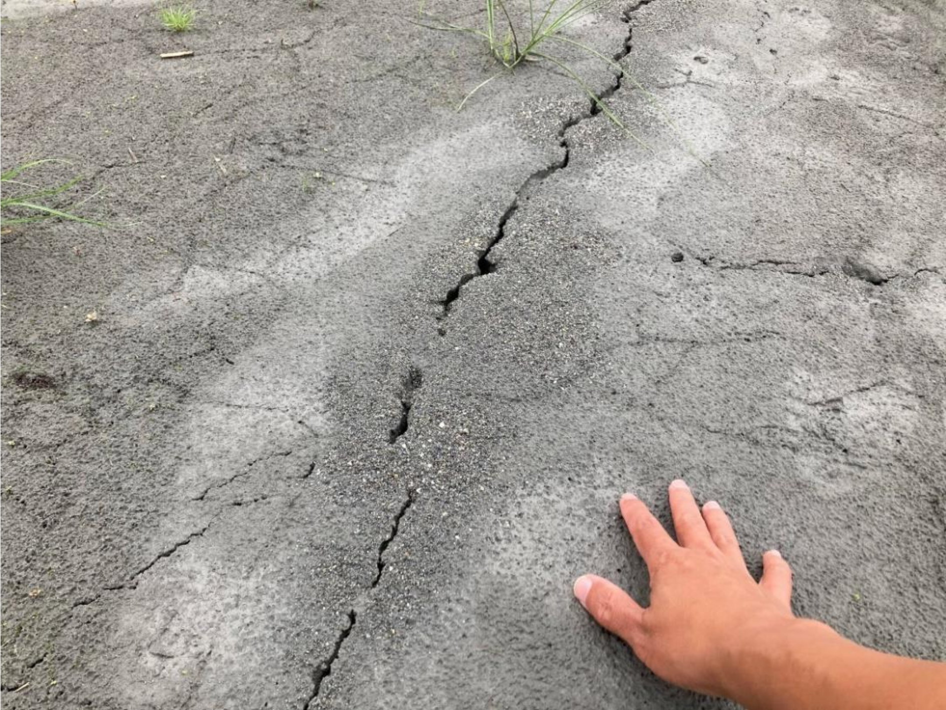 花蓮縣玉里鎮樂合里玉里大橋下小規模噴砂現象。(根據中央地質調查所, 2022)
